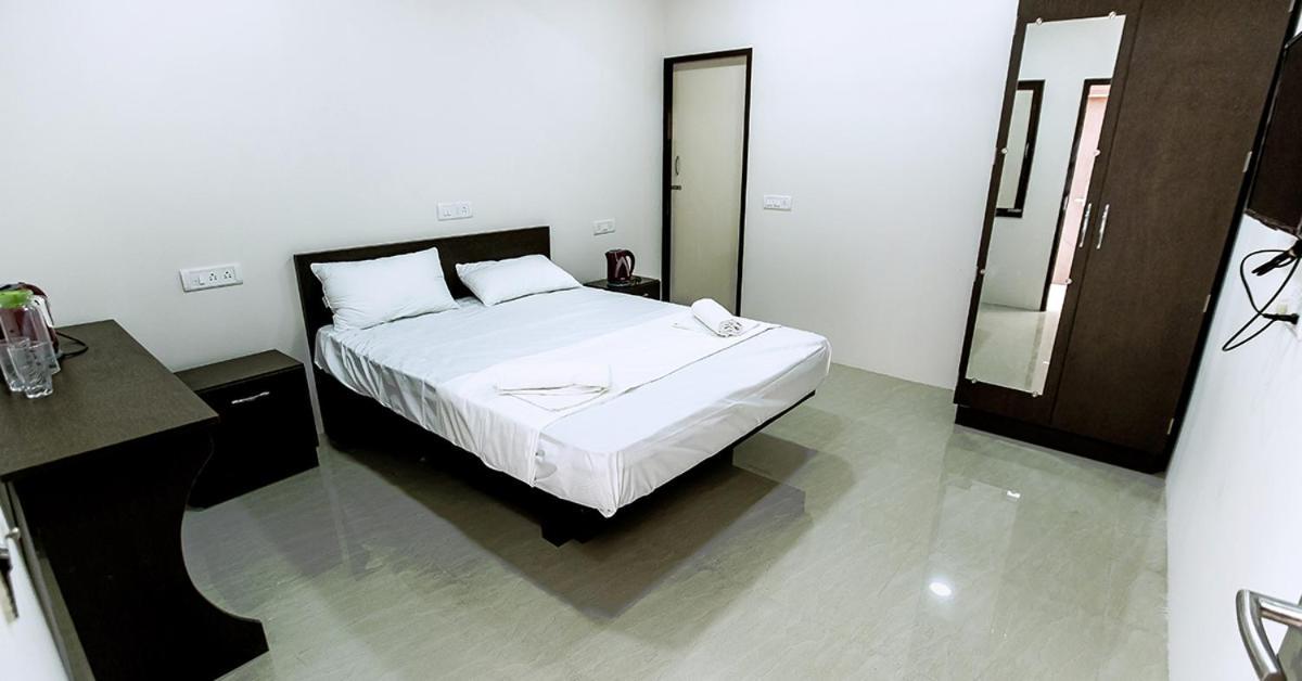 Indra Regency Hotel Thiruttani Ngoại thất bức ảnh